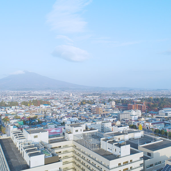 弘前大学医学部附属病院と岩木山